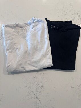 Hollister Men's Shrunken Tee Crew Neck - White & Black